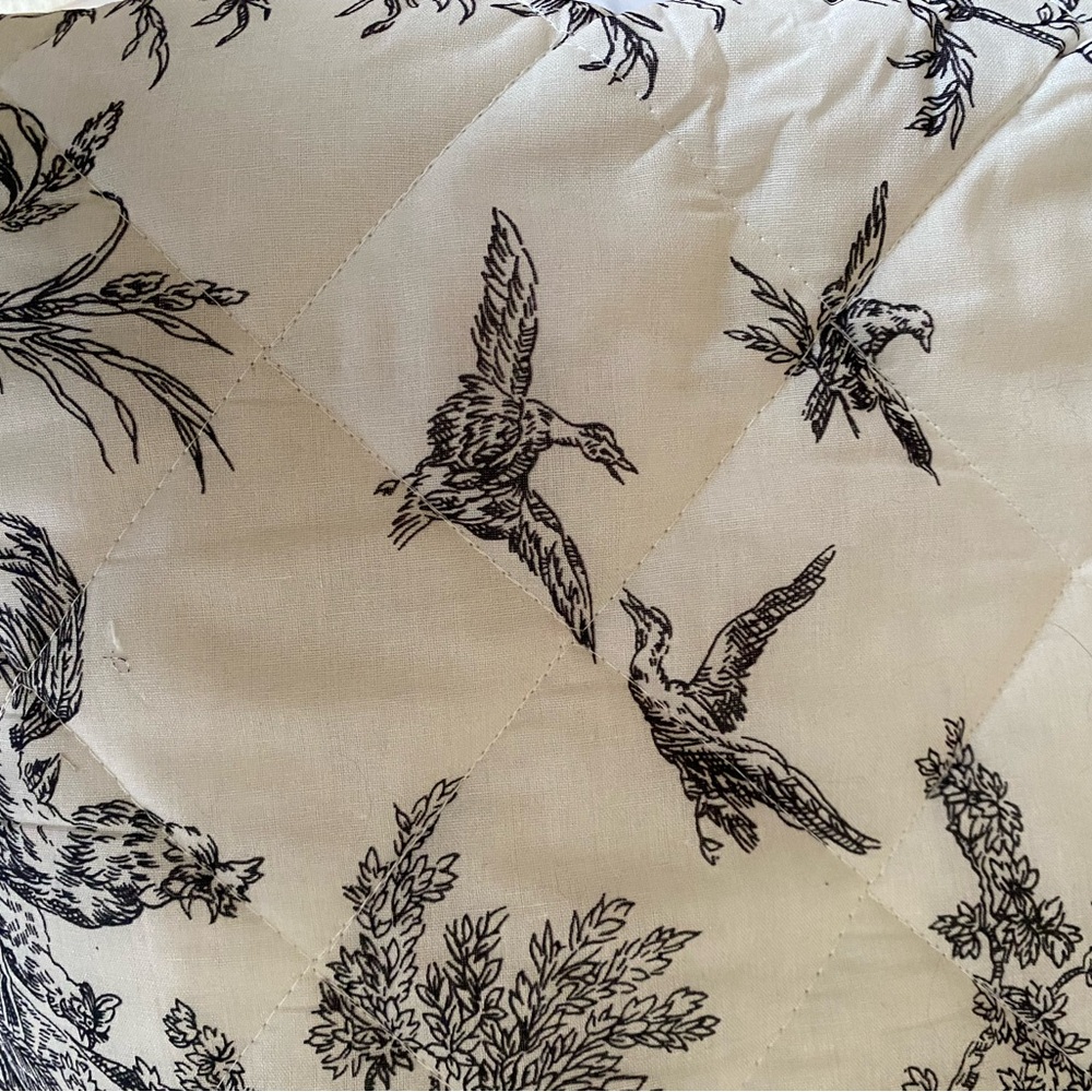 Classic Black and White Toile queen size Quilt - no shams - Picture 9 of 10